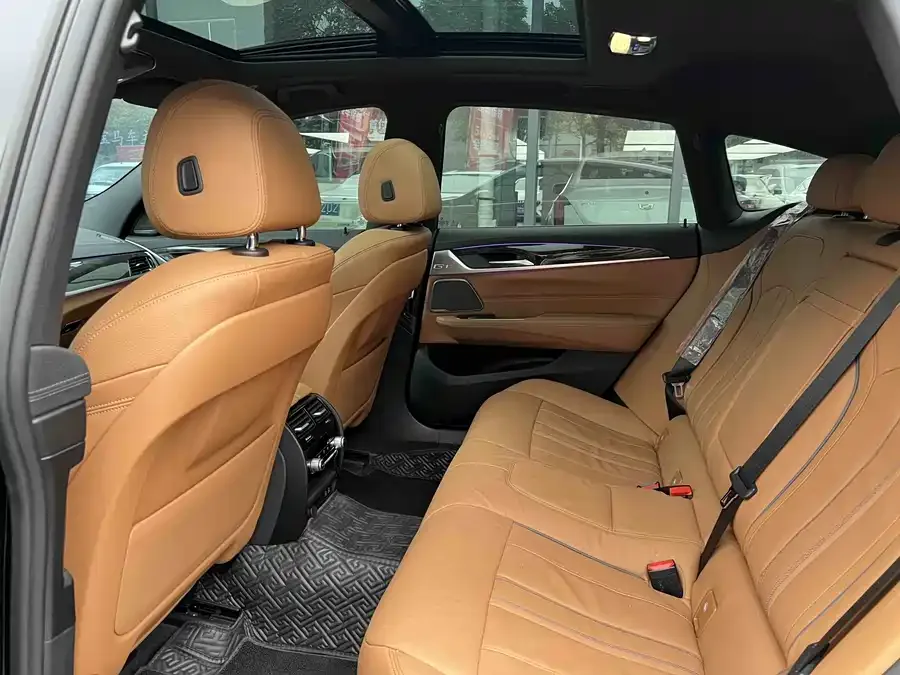 BMW 6 Series GT 2022 630i M Sport Package 2024 — миниатюра 2