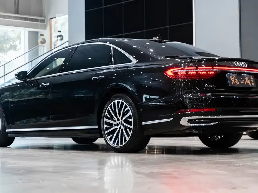 Audi A8 2024 A8L 55 TFSI quattro Flagship 2023 — миниатюра 2