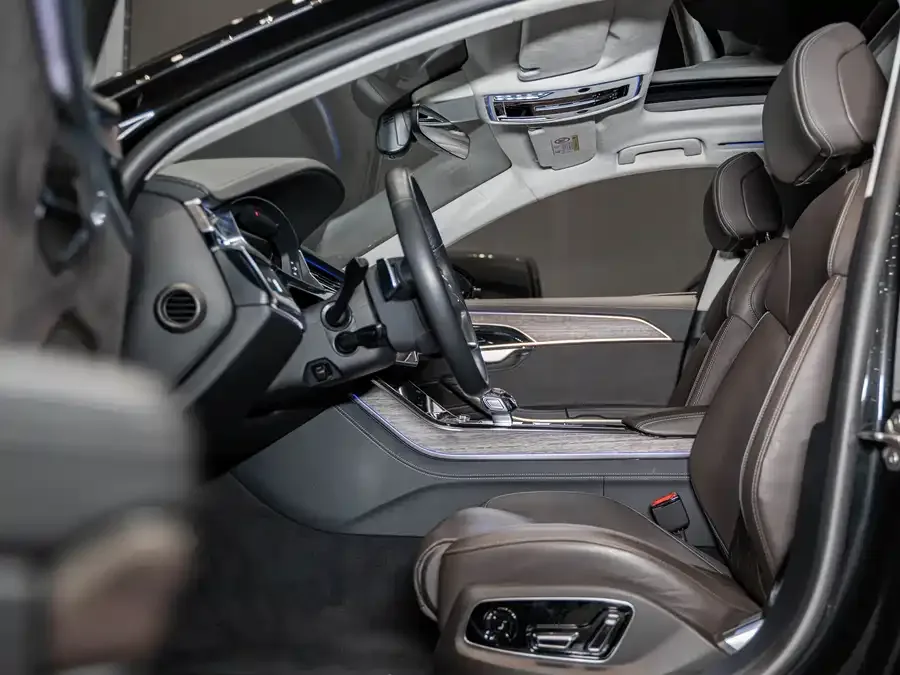 Audi A8 2024 A8L 55 TFSI quattro Flagship 2023 — миниатюра 3