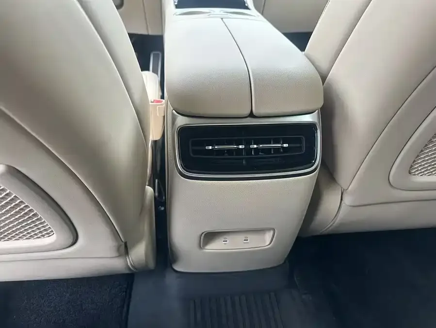 AITO M5 M5 2025 Extended Range Ultra 4WD Edition 2025 — миниатюра 3