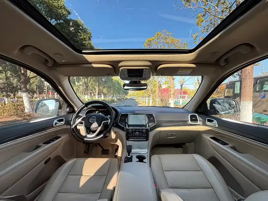 Jeep Grand Cherokee Grand Cherokee (Imported) 2020 3.0L Elite Navigation Edition 2022 — миниатюра 3