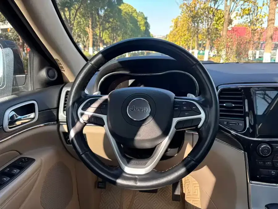 Jeep Grand Cherokee Grand Cherokee (Imported) 2020 3.0L Elite Navigation Edition 2022 — миниатюра 4