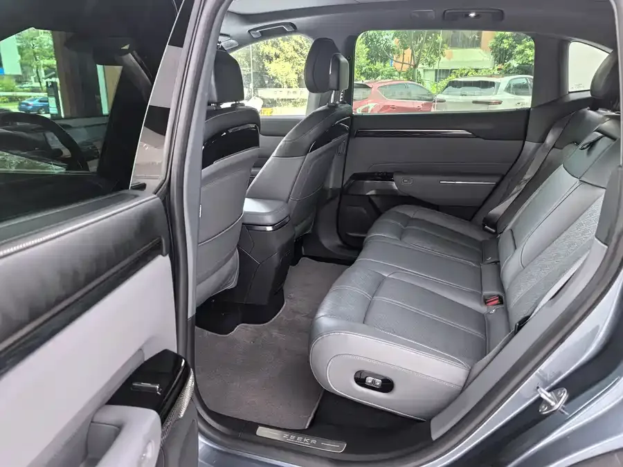 Zeekr 7X Zeekr 7X 2025 75kWh RWD Smart Driving Edition 2024 — миниатюра 3