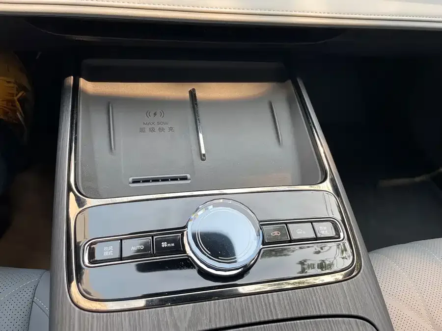 Geely Galaxy E8 Galaxy E8 2025 700km Long-distance Intelligent Driving Edition 2025 — миниатюра 5