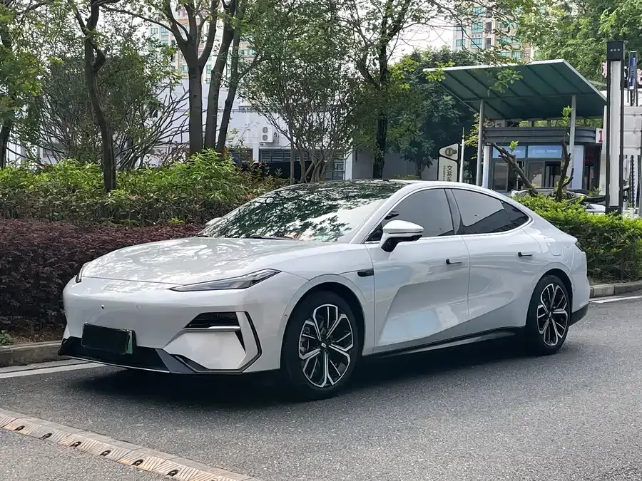 Geely Galaxy E8 2025