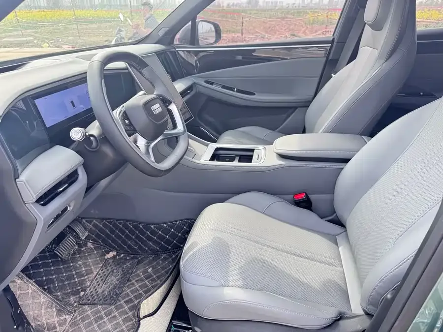 Geely Galaxy L7 Galaxy L7 2025 EM-i 115km Exploration+ Edition 2025 — миниатюра 4