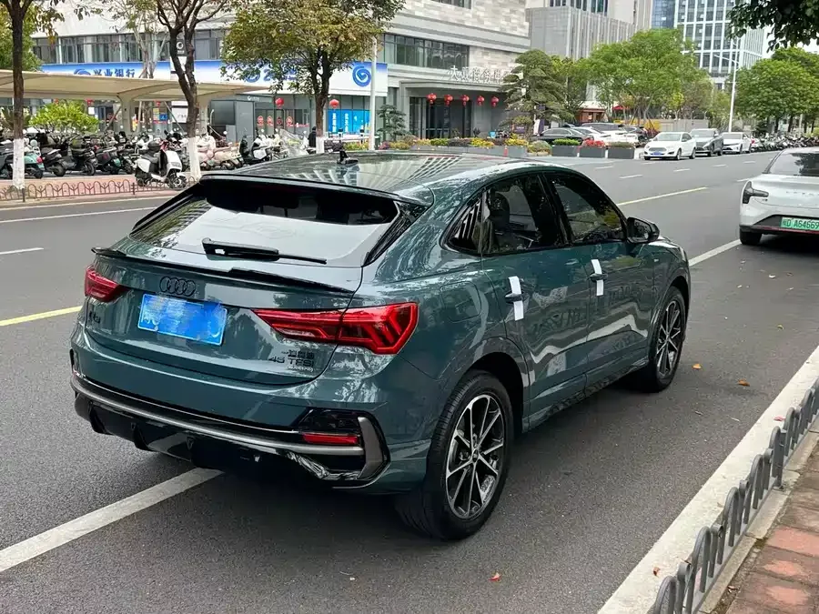 Audi Q3 SPORTBACK 2023 45 TFSI quattro Ice and Snow Sports Edition 2023 — миниатюра 2