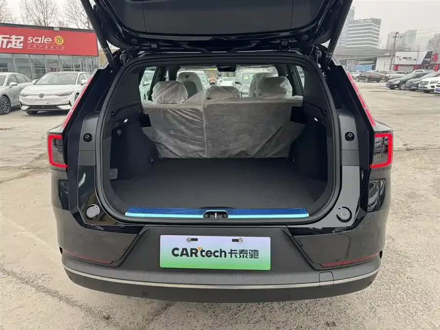 Volvo XC70 plug-in hybrid 2026 Volvo XC70 Plug-in Hybrid Two-Wheel Drive Long Range Core 2026 — миниатюра 3