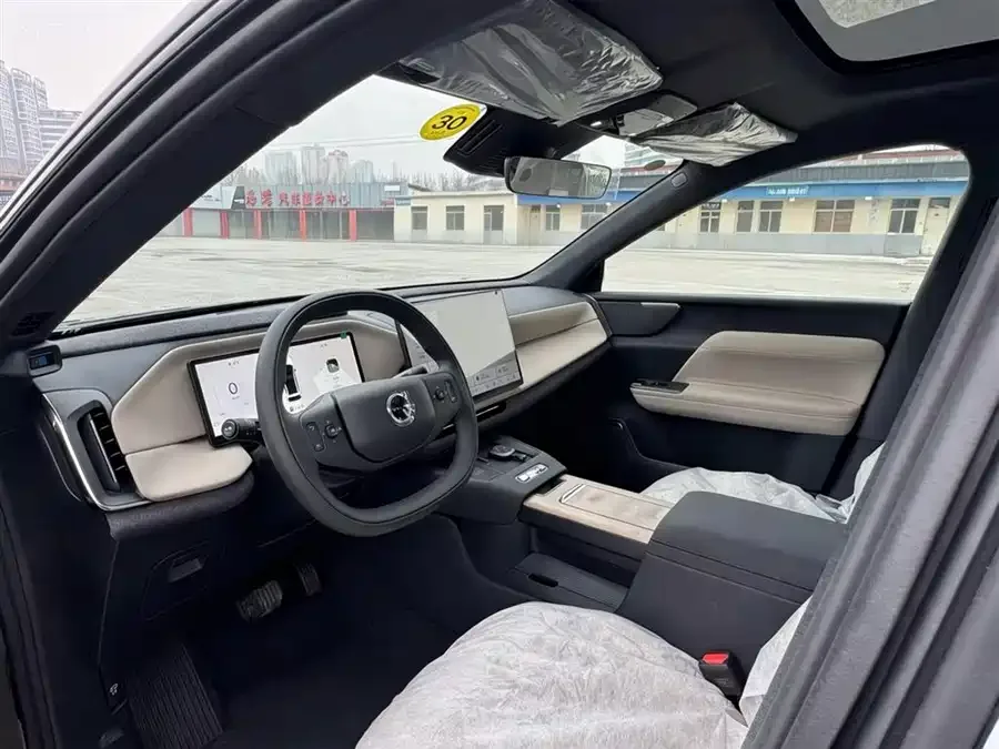 Volvo XC70 plug-in hybrid 2026 Volvo XC70 Plug-in Hybrid Two-Wheel Drive Long Range Core 2026 — миниатюра 4
