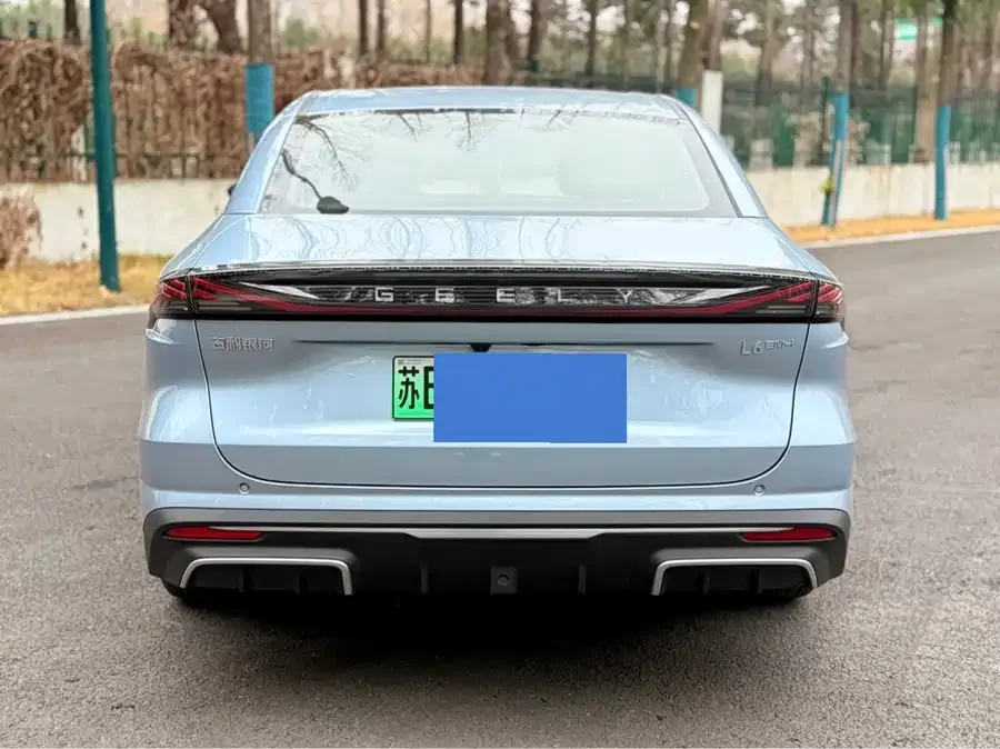 Geely Galaxy L6 Galaxy L6 2025 EM-i 140km Starship Edition 2025 — миниатюра 2