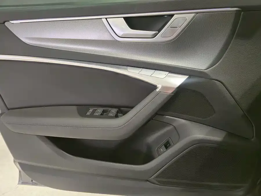 Audi A6 2023 allroad quattro 55 TFSI exclusive off-road version 2023 — миниатюра 5