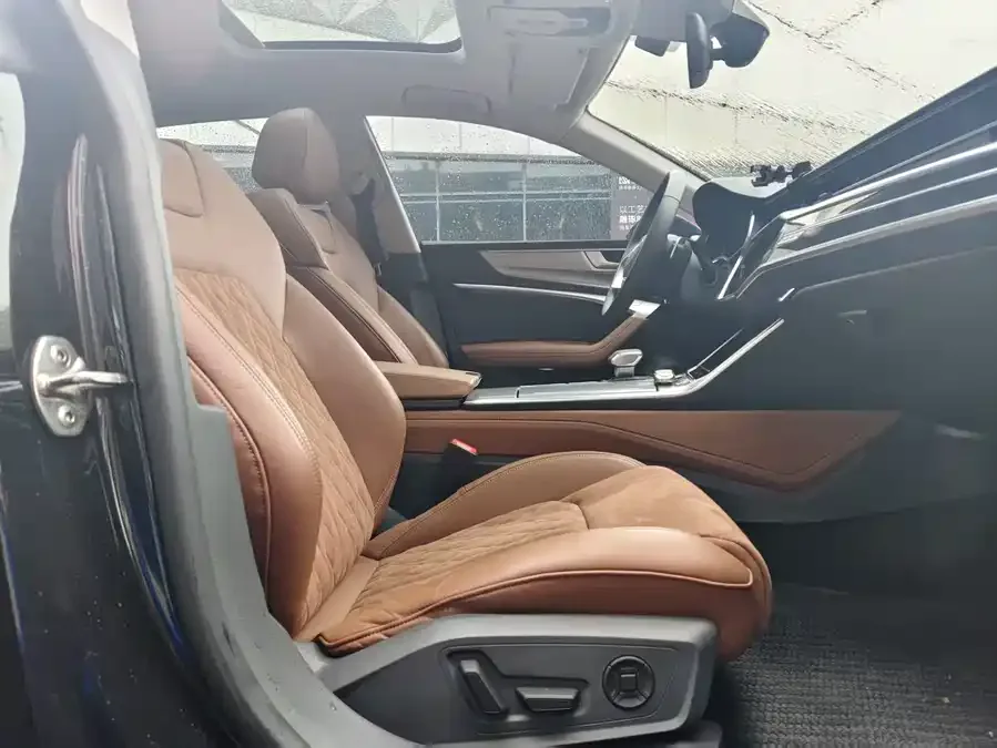 Audi A7L 2024 45 TFSI quattro Luxury Edition 2025 — миниатюра 3