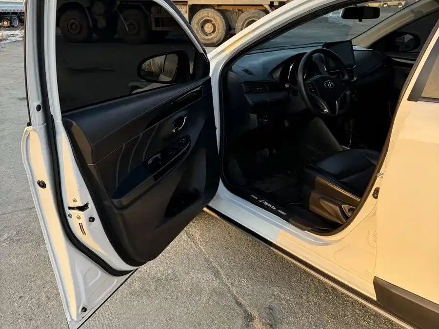 Toyota YARiS L YARiS L 2022 YARiS X 1.5L CVT Luxury PLUS Edition 2022 — миниатюра 3