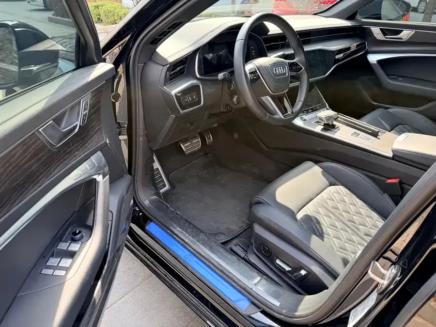 Audi A6L 2025 45 TFSI quattro Selected Dynamic Edition 2025 — миниатюра 4
