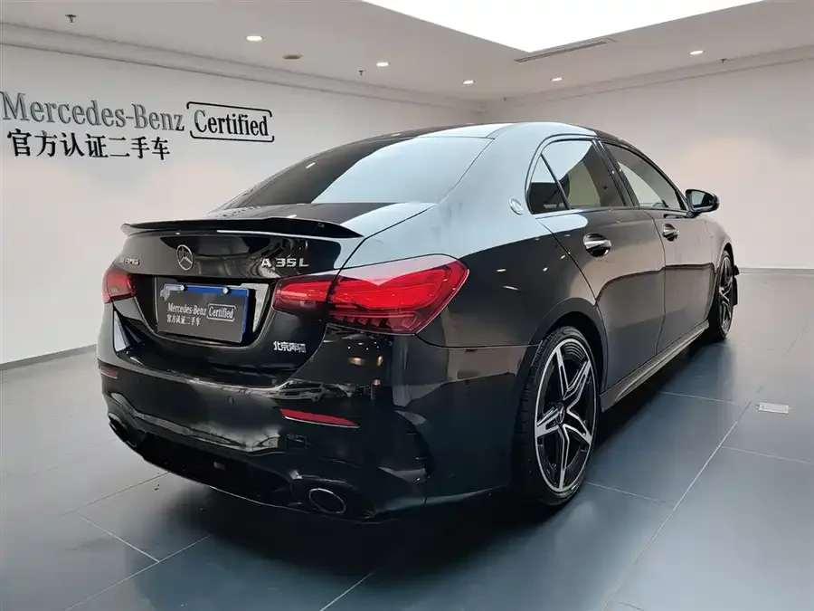 Mercedes-Benz A-Class AMG Mercedes-Benz A-Class AMG 2025 AMG A 35 L 4MATIC 2025 — миниатюра 2