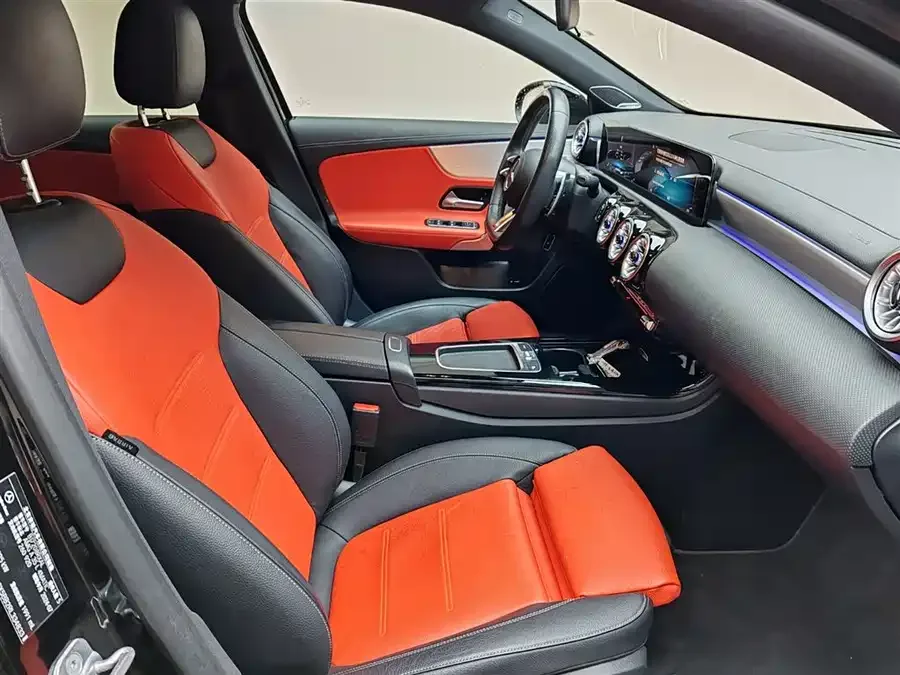 Mercedes-Benz A-Class AMG Mercedes-Benz A-Class AMG 2025 AMG A 35 L 4MATIC 2025 — миниатюра 4