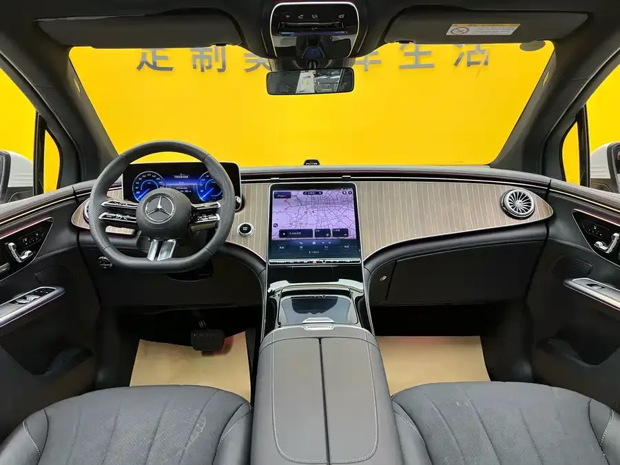 Mercedes-Benz EQE SUV Mercedes-Benz EQE SUV 2023 350 4MATIC Pioneer Edition 2025 — миниатюра 3
