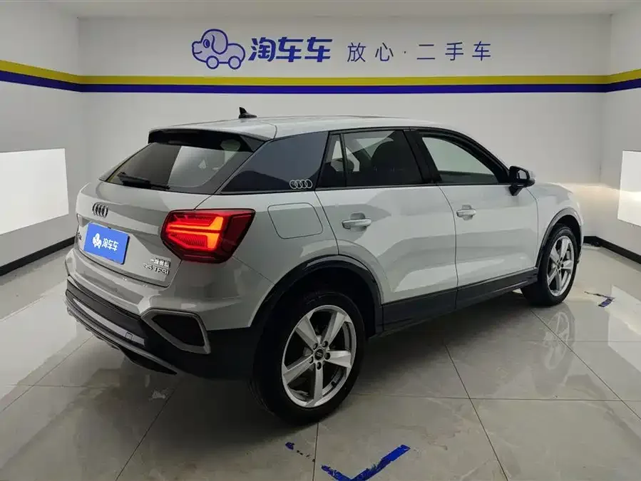 Audi Q2L 2022 35 TFSI Enterprising and Elegant Model 2023 — миниатюра 3