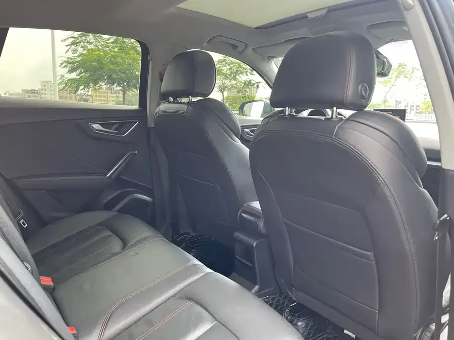 Audi Q2L 2022 35 TFSI aggressive and dynamic model 2022 — миниатюра 4