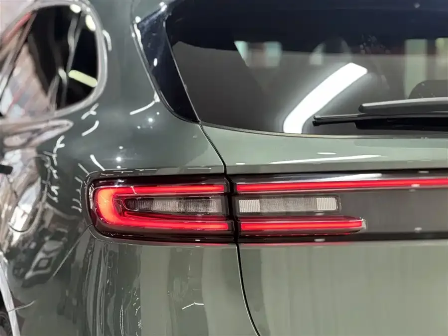 AITO M5 M5 2022 Extended Range 4WD Flagship Edition 2022 — миниатюра 3