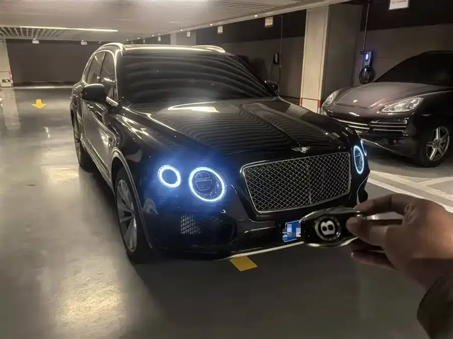 Bentley Bentayga plug-in hybrid Bentayga plug-in hybrid 2019 3.0T PHEV 2023 — миниатюра 3