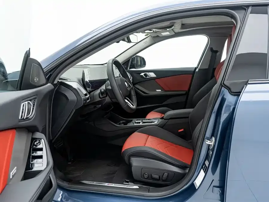 BMW 2 Series BMW 2 Series 2025 225L M Sport Night Edition 2025 — миниатюра 4