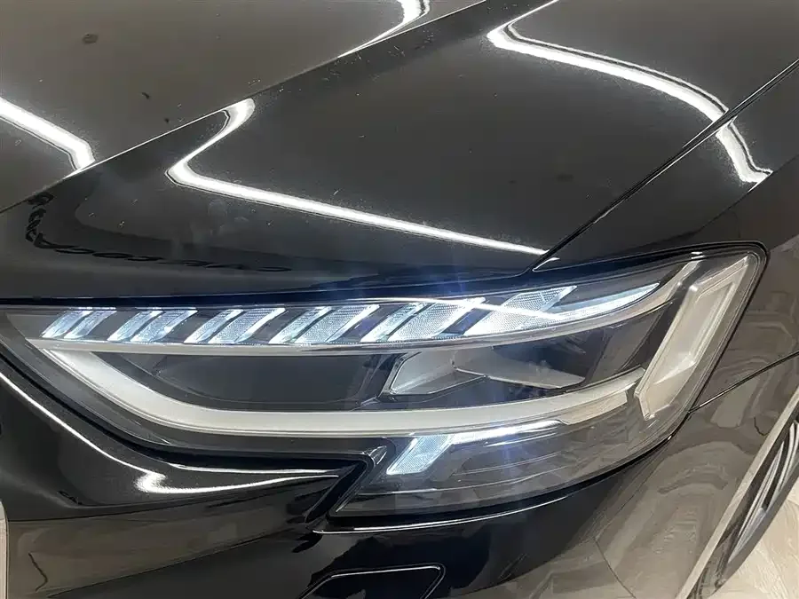 Audi A8 2023 A8L 45 TFSI quattro Luxury Edition 2023 — миниатюра 3