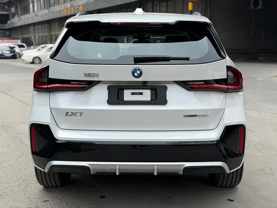 BMW iX1 2025 eDrive25L M Sport Package 2025 — миниатюра 2