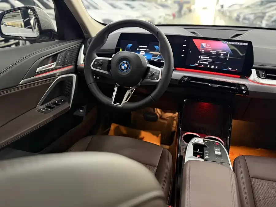 BMW iX1 2025 eDrive25L M Sport Package 2025 — миниатюра 3