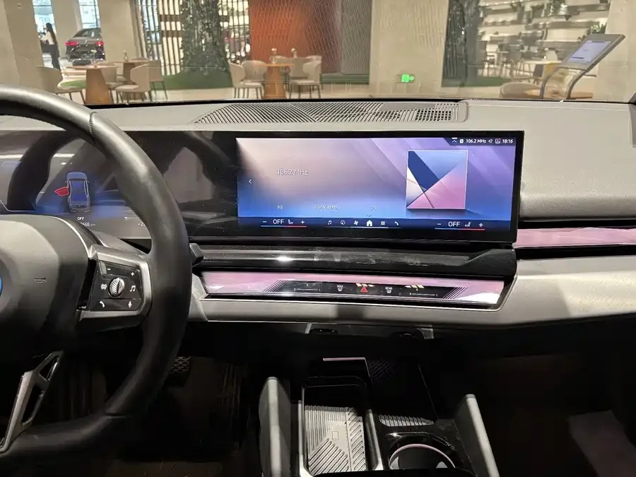 BMW i5 2024 eDrive 35L Premium M Sport Package 2025 — миниатюра 5