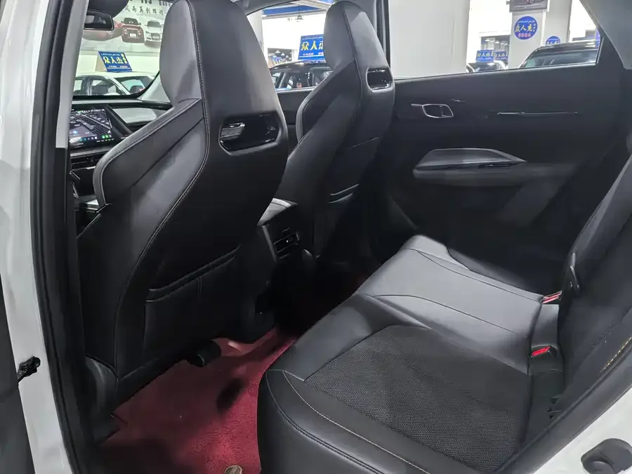 Oshan Z6 Changan Auchan Z6 2022 Blue Whale 1.5T DCT smart model 2023 — миниатюра 5