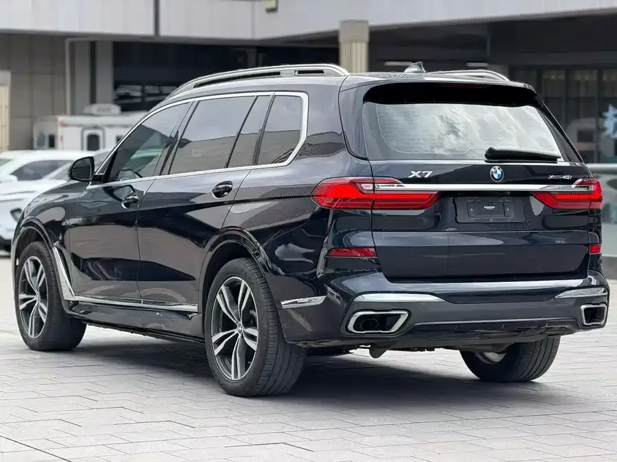 BMW X7 2021 facelift xDrive40i Exclusive M Sport Package 2022 — миниатюра 3