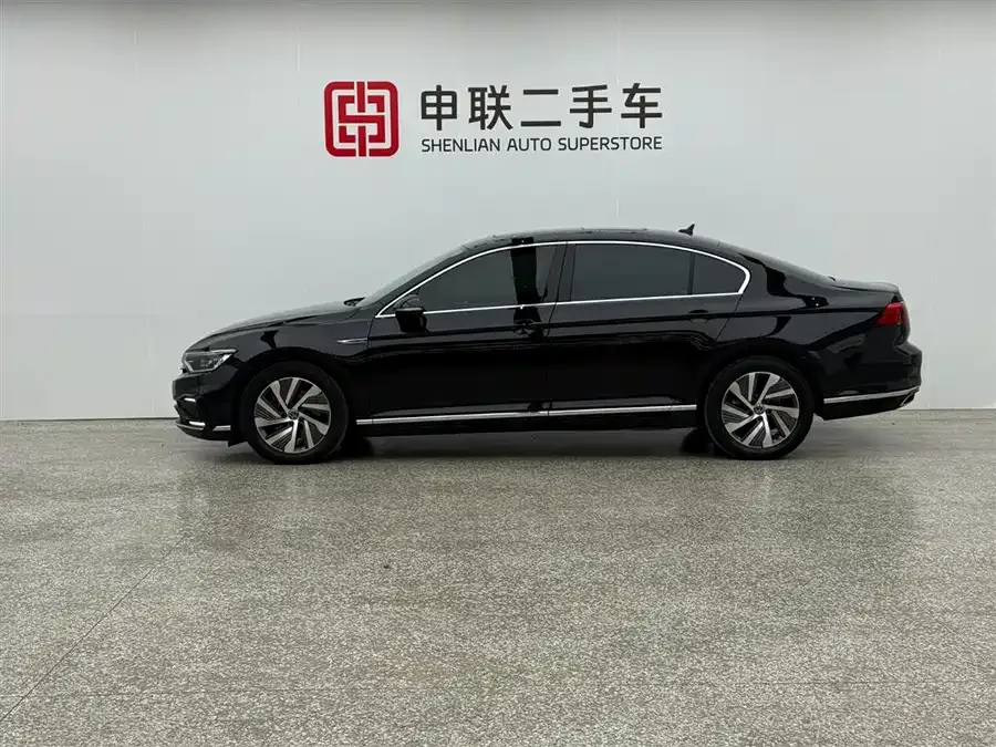 Volkswagen Magotan GTE plug-in hybrid Magotan GTE plug-in hybrid 2022 GTE luxury model 2022 — миниатюра 2
