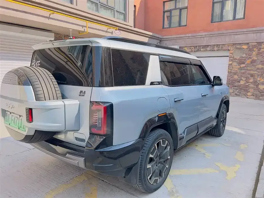 BYD Leopard Leopard 8 Leopard 8 2025 Intelligent and Brave Flagship Edition 6 Seaters 2024 — миниатюра 4