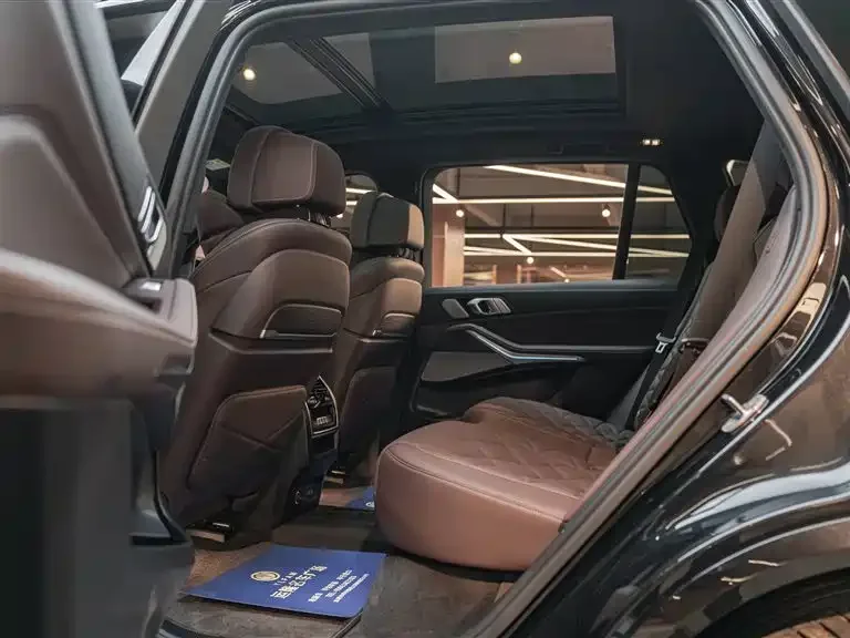 BMW X5 2022 facelift xDrive 40Li M Sport package 2023 — миниатюра 5