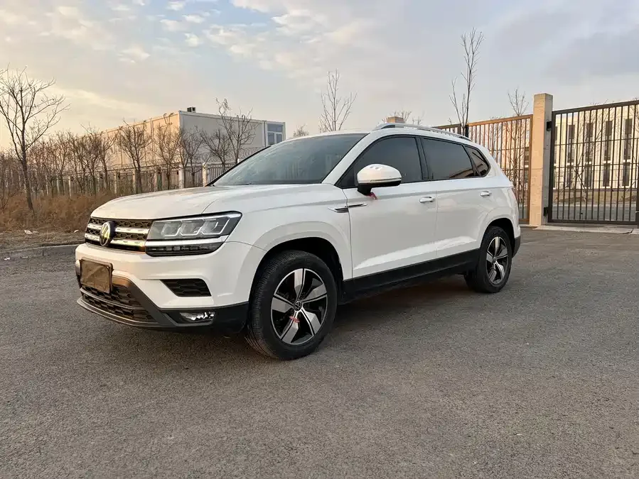 Volkswagen Tiguan (Tharu) Tuyue 2022 280TSI 2WD Luxury Edition 2023 — фото 1, купить с доставкой в Москву