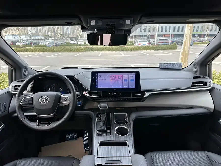 Toyota Granvia Grevia 2023 2.5L Hybrid Flagship VIP Edition 2023 — миниатюра 3
