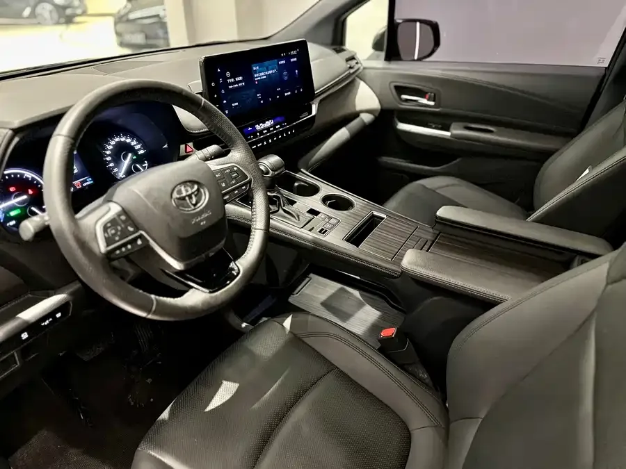 Toyota Granvia Grevia 2023 2.5L Hybrid VIP Edition 2023 — миниатюра 4