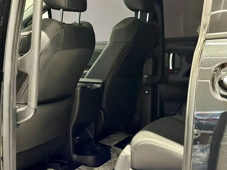 Toyota Granvia Grevia 2023 2.5L Hybrid VIP Edition 2023 — миниатюра 5
