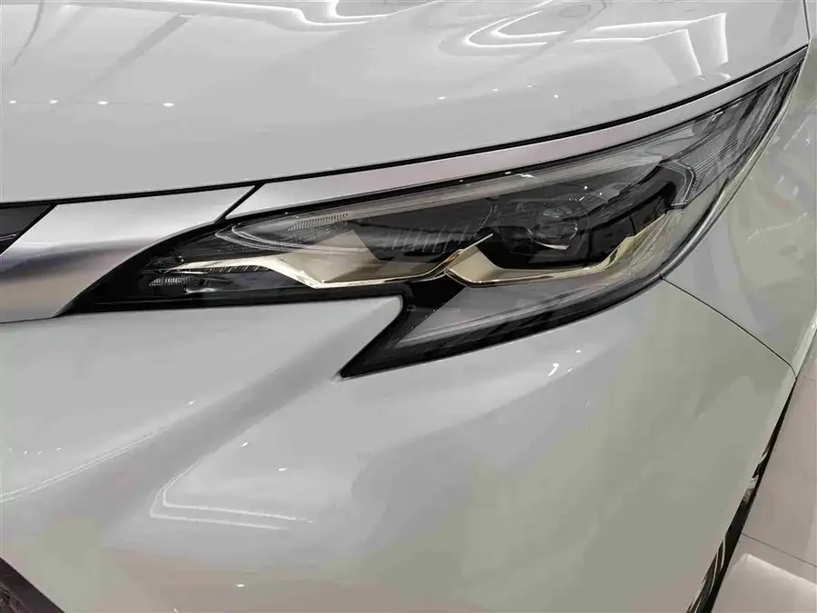 Toyota Granvia Grevia 2023 2.5L Hybrid Premium PLUS Edition 2024 — миниатюра 2