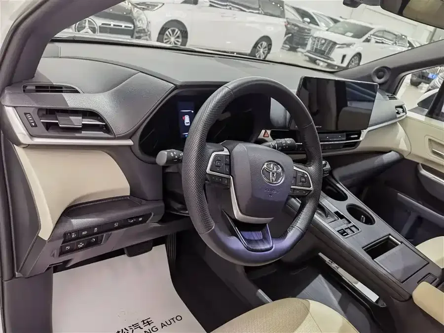 Toyota Granvia Grevia 2023 2.5L Hybrid Premium PLUS Edition 2024 — миниатюра 3
