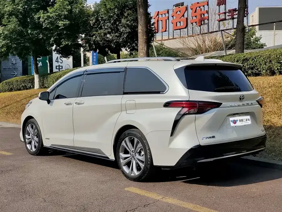 Toyota Sienna SIENNA 2023 2.5L Hybrid Platinum Edition 2023 — миниатюра 4