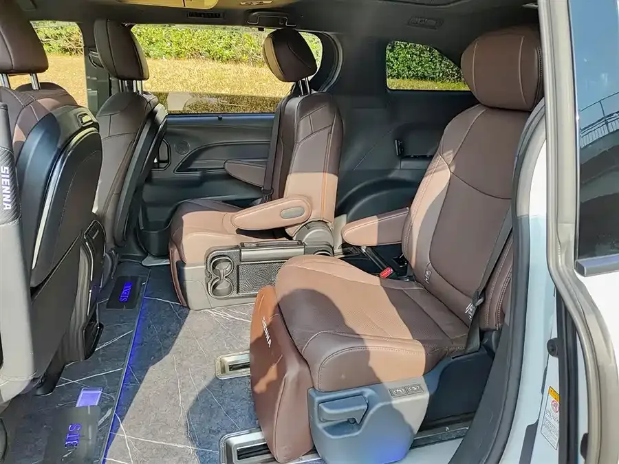 Toyota Sienna SIENNA 2023 2.5L Hybrid Platinum Edition 2023 — миниатюра 5