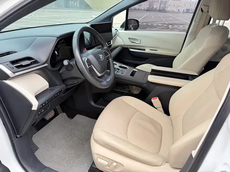 Toyota Sienna SIENNA 2021 2.5L Hybrid Luxury Edition 2023 — миниатюра 4