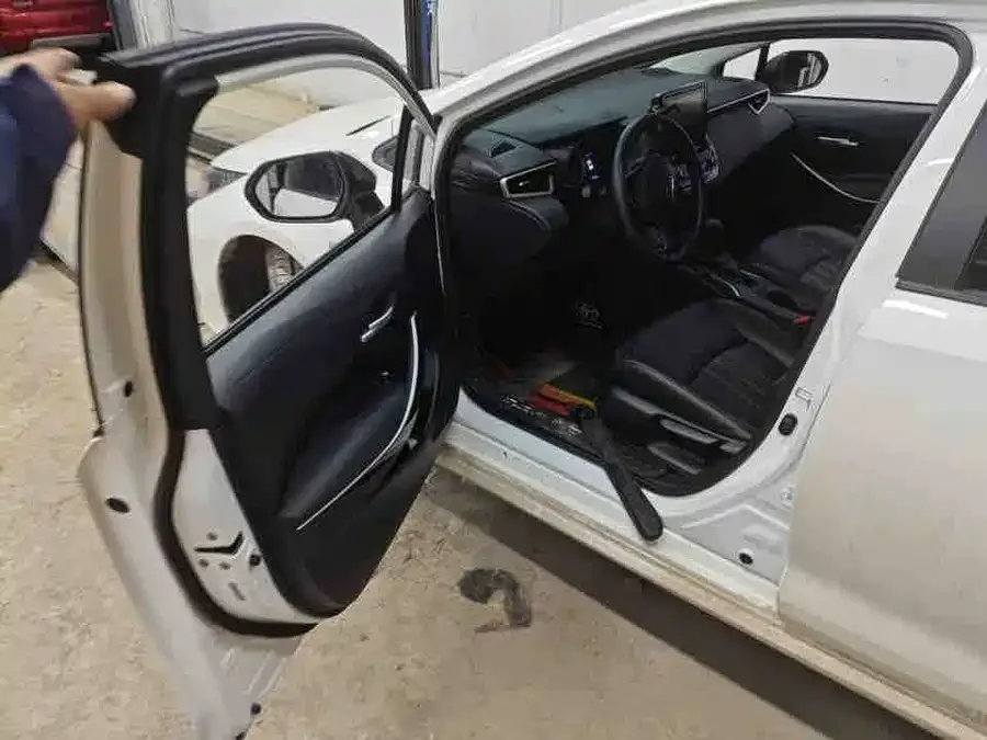 Toyota Corolla 2021 Corolla Hybrid 1.8L E-CVT Elite Edition 2022 — миниатюра 2