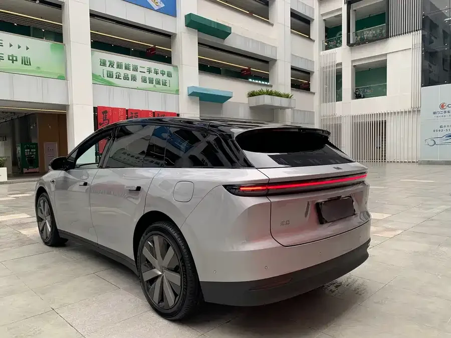 Li Auto i6 Ideal i6 2025 two-wheel drive standard version 2025 — миниатюра 4