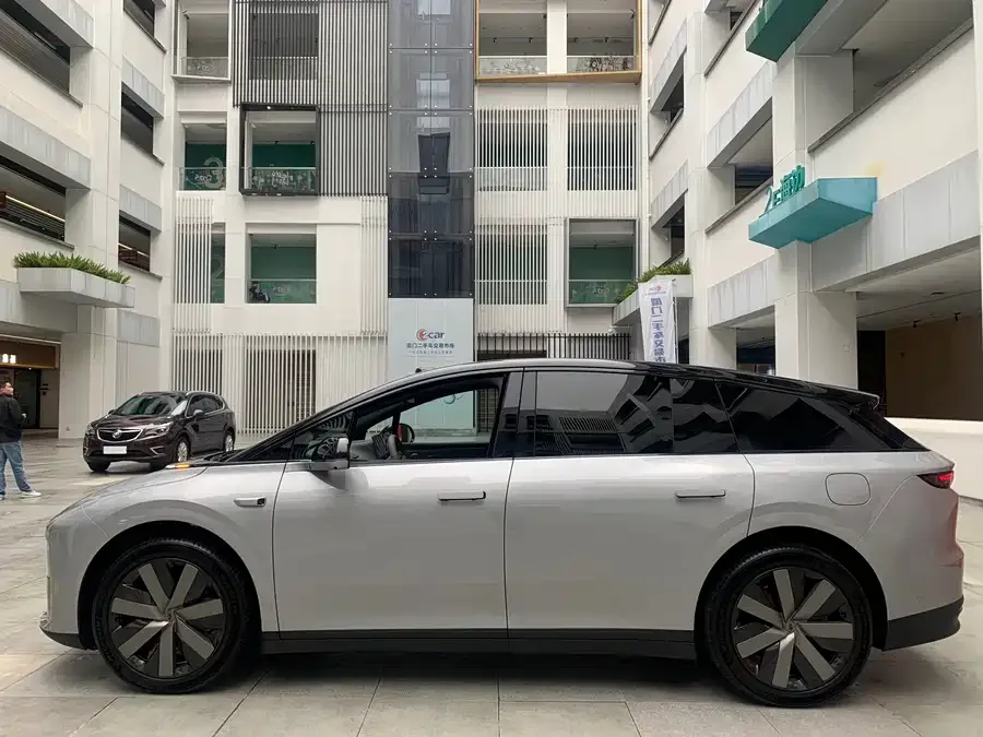 Li Auto i6 Ideal i6 2025 two-wheel drive standard version 2025 — миниатюра 5