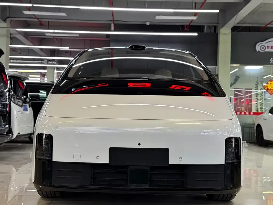 Li Xiang MEGA 2025