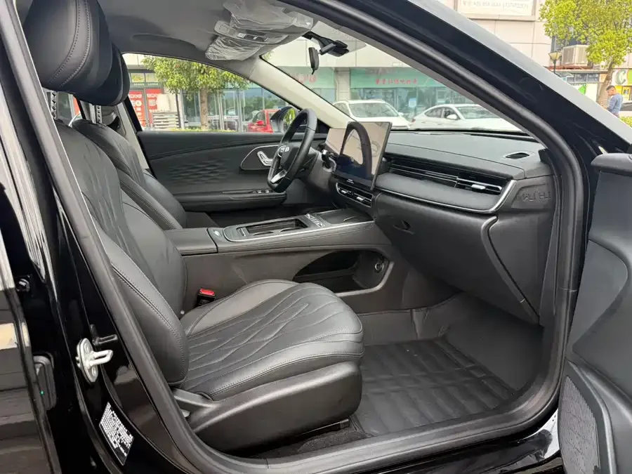 Chery Fengyun A8L Fengyun A8L 2025 1.5TGDI 145km Comfort Edition 2025 — миниатюра 3