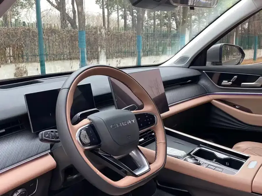 Chery Tiggo 8L Tiggo 8L 2024 2.0T 2WD Premium Edition 5 Seaters 2025 — миниатюра 3